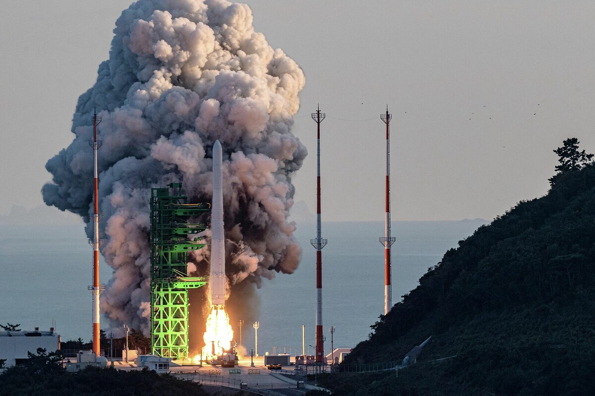 Южная Корея успешно запустила космическую ракету со второй попытки