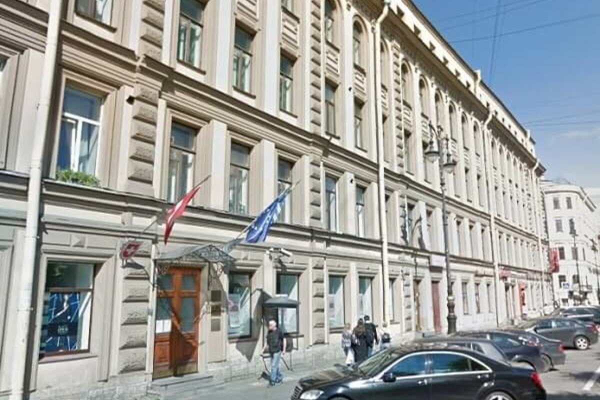 В Петербурге приостановит работу консульство Греции