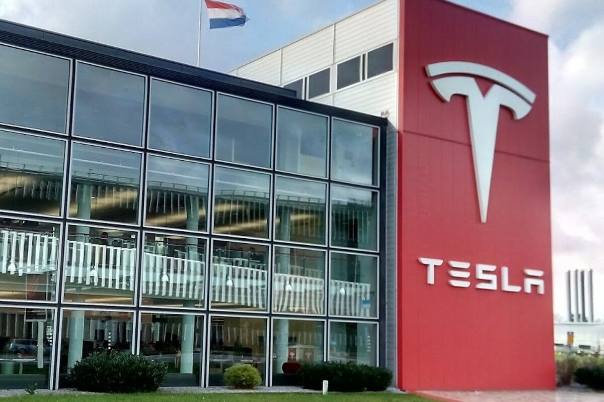 Tesla закрыла офис в Калифорнии и сократила 200 сотрудников